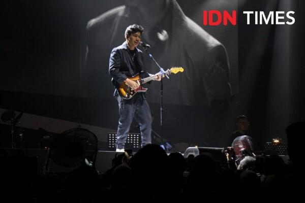 Rayakan 10 Tahun di Dunia Musik, 10 Keseruan Konser Dekade Afgan