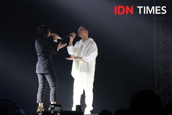 Rayakan 10 Tahun di Dunia Musik, 10 Keseruan Konser Dekade Afgan