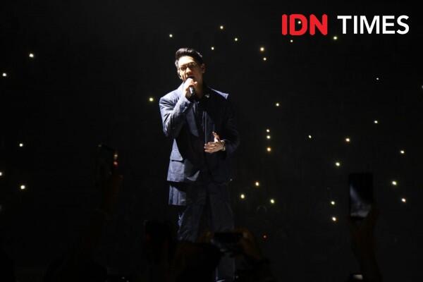 Rayakan 10 Tahun di Dunia Musik, 10 Keseruan Konser Dekade Afgan