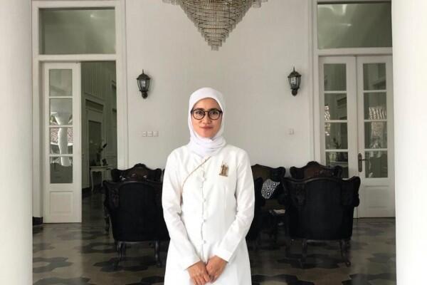 Iti Octavia Jayabaya, Bupati Terbaik se-Asia Mahir Panjat Pohon Durian