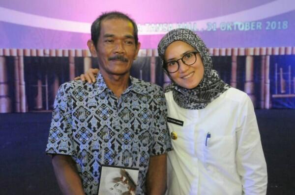 Iti Octavia Jayabaya, Bupati Terbaik se-Asia Mahir Panjat Pohon Durian