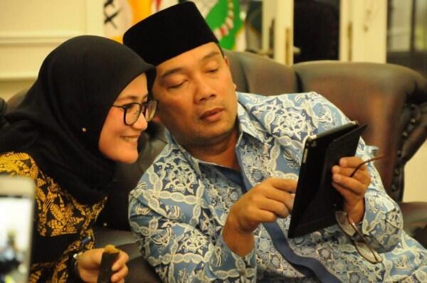Iti Octavia Jayabaya, Bupati Terbaik se-Asia Mahir Panjat Pohon Durian