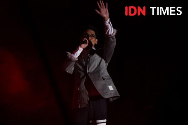Rayakan 10 Tahun di Dunia Musik, 10 Keseruan Konser Dekade Afgan