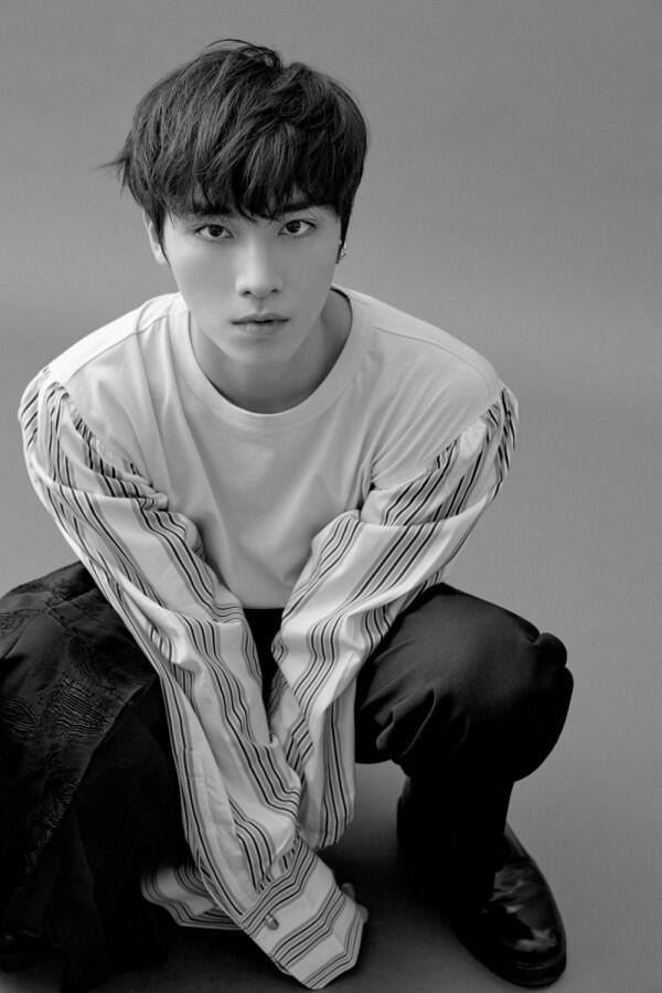 Genap 20 Tahun, Ini 10 Potret Transformasi Xiaojun WayV yang Memukau