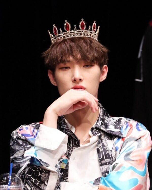 10 Potret Mingi ATEEZ yang Genap Berusia 20 Tahun, Macho Abis