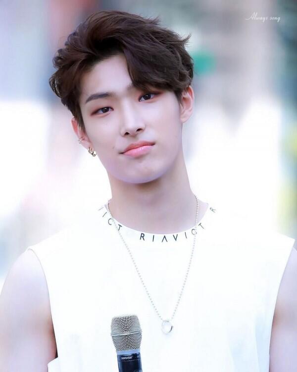 10 Potret Mingi ATEEZ yang Genap Berusia 20 Tahun, Macho Abis