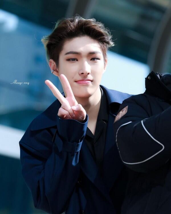10 Potret Mingi ATEEZ yang Genap Berusia 20 Tahun, Macho Abis