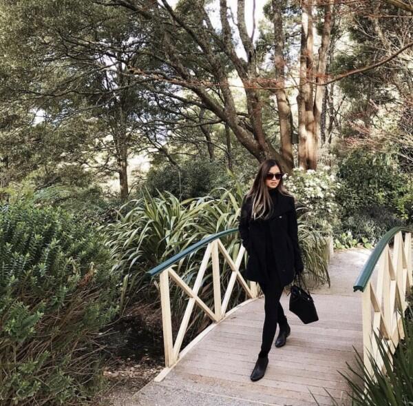 10 Ide Padu Padan Sepatu Boots ala Beauty Vlogger Sanly Liuu, Kece!