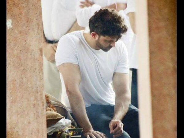 10 Potret Duka Pemakaman Om Prakash, Aktor Senior Kakek Hrithik Roshan