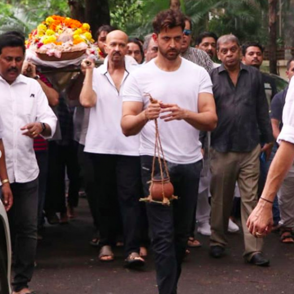 10 Potret Duka Pemakaman Om Prakash, Aktor Senior Kakek Hrithik Roshan