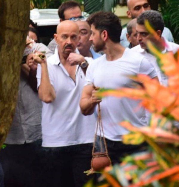 10 Potret Duka Pemakaman Om Prakash, Aktor Senior Kakek Hrithik Roshan