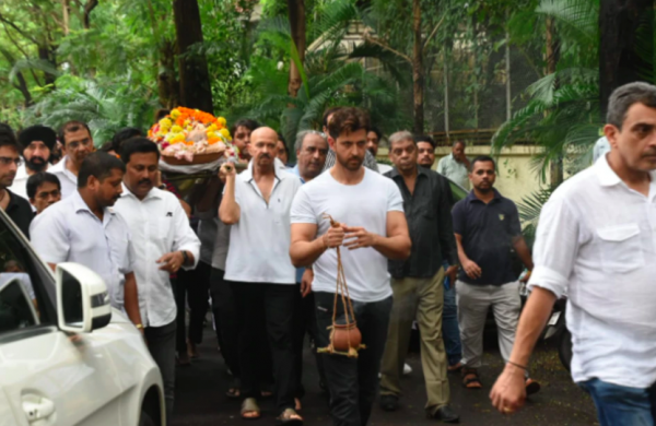 10 Potret Duka Pemakaman Om Prakash, Aktor Senior Kakek Hrithik Roshan