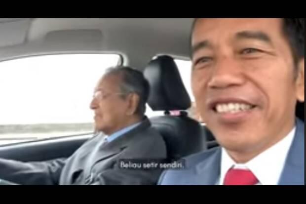 Melihat Aksi Jokowi Ngevlog di samping Mahathir Mohammad