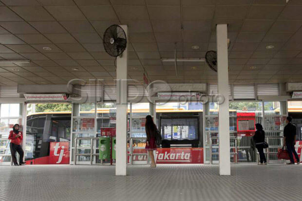 Rayakan Idul Adha 1440 H, Petugas Transjakarta Kenakan Pakaian Khusus