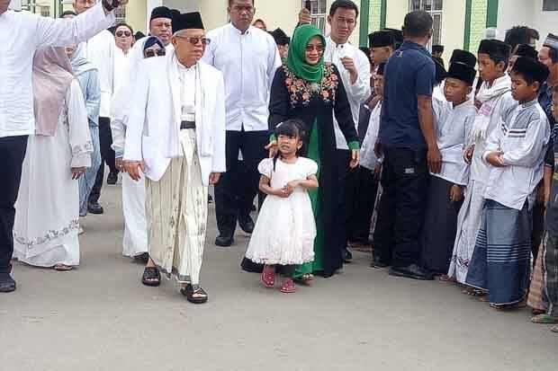 Ma'ruf Amin Rayakan Lebaran Haji Bersama Keluarga dan Santri di Serang