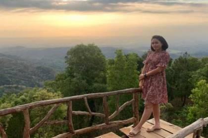Polwan Cantik di Jambi Ini Ikut Padamkan Kebakaran Lahan