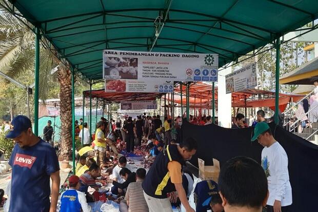 Penyembelihan Kurban di Masjid Baitul Makmur Perumahan Telaga Sakinah Sangat Modern