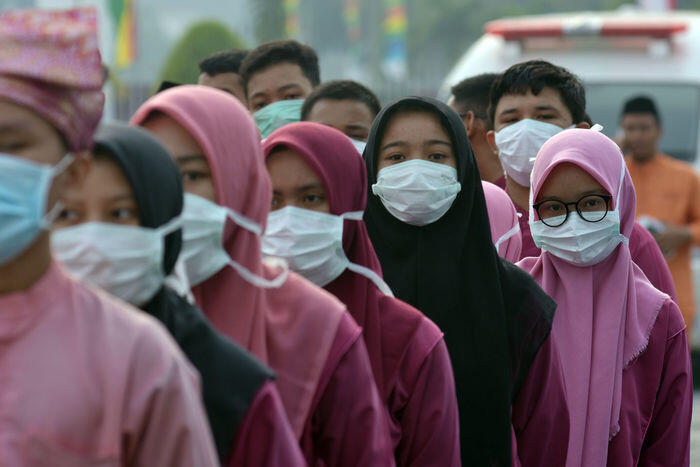 Warga Pekanbaru salat Iduladha di tengah asap