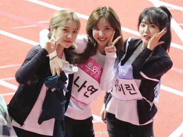 Tak Cuma dengan Member, Ini 9 Potret Nayeon TWICE yang Friendly Banget