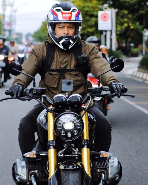 Hobi Otomotif, Ini 10 Potret Ariel Noah yang Gagah Saat Naik Motor