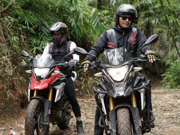 Hobi Otomotif, Ini 10 Potret Ariel Noah yang Gagah Saat Naik Motor