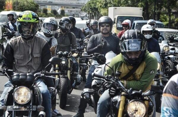 Hobi Otomotif, Ini 10 Potret Ariel Noah yang Gagah Saat Naik Motor