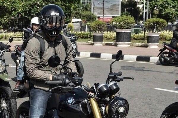 Hobi Otomotif, Ini 10 Potret Ariel Noah yang Gagah Saat Naik Motor