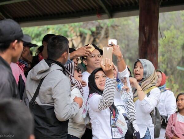 Hobi Otomotif, Ini 10 Potret Ariel Noah yang Gagah Saat Naik Motor