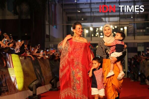 15 Potret Kemeriahan Gala Premier Bumi Manusia & Perburuan di Surabaya