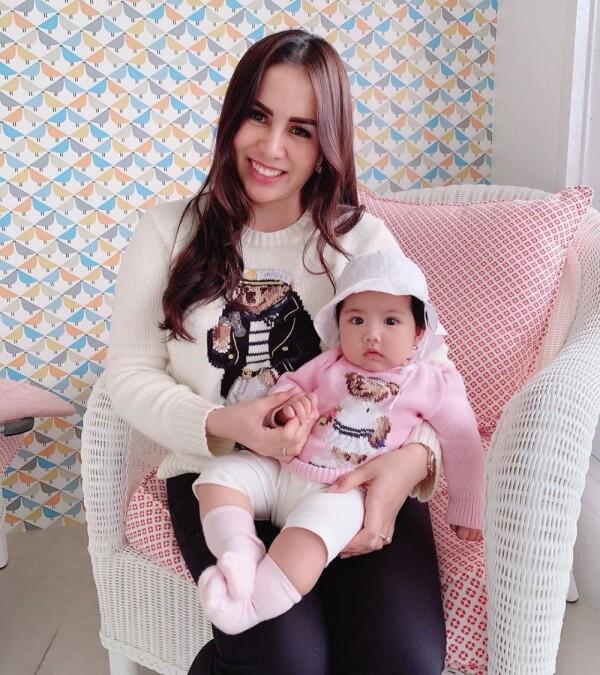 9 Style Ibu-Anak ala Momo Geisha dan Baby Briel, Kompak & Modis!