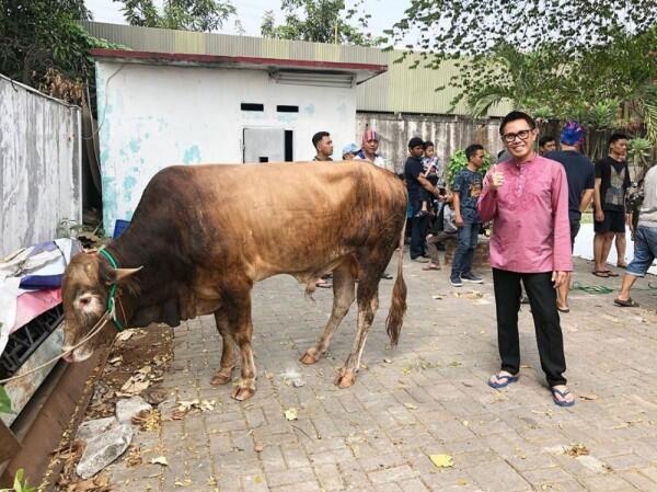 Rayakan Idul Adha, 10 Publik Figur Ini Foto Bareng Hewan Kurbannya