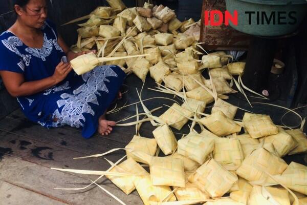 Memikat Wisatawan dengan Warna-Warni Kampung Ketupat