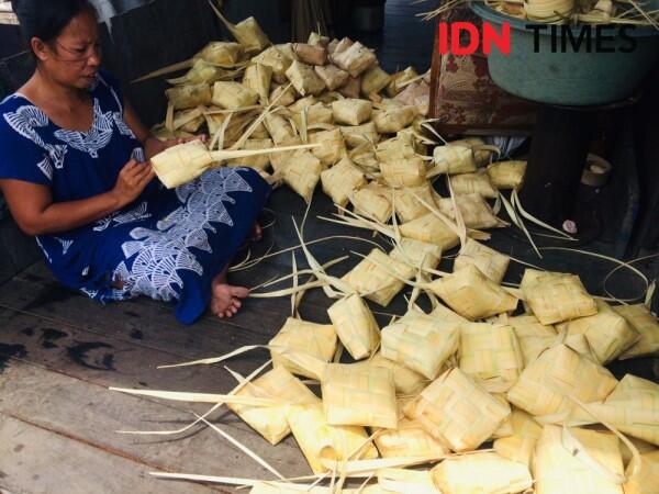 Memikat Wisatawan dengan Warna-Warni Kampung Ketupat