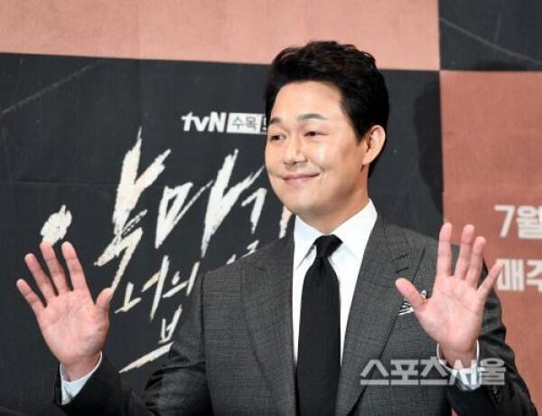 10 Potret Park Sung Woong, Aktor Senior yang Selalu Total Berakting