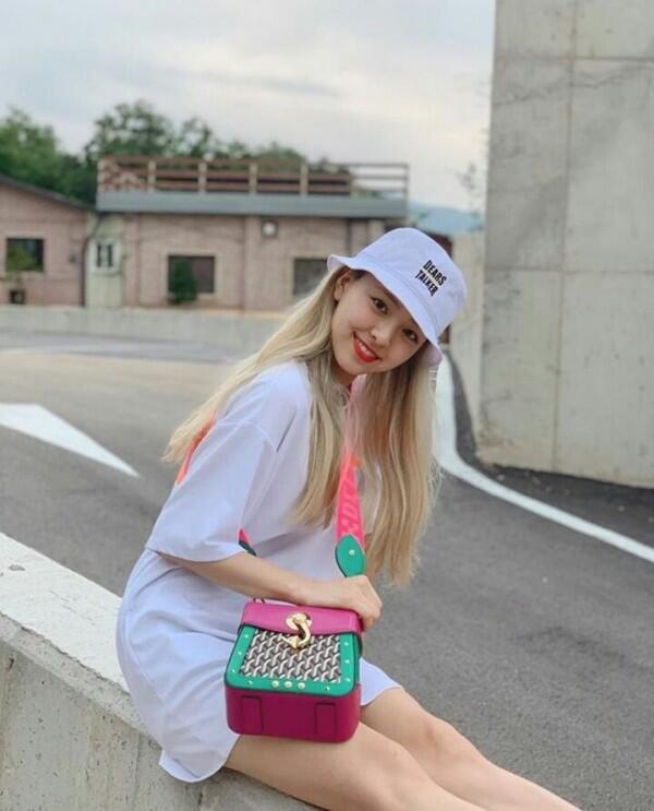 Chic Abis! 10 Outfit Yuna ITZY yang Simpel Ini Bisa Jadi Inspirasi