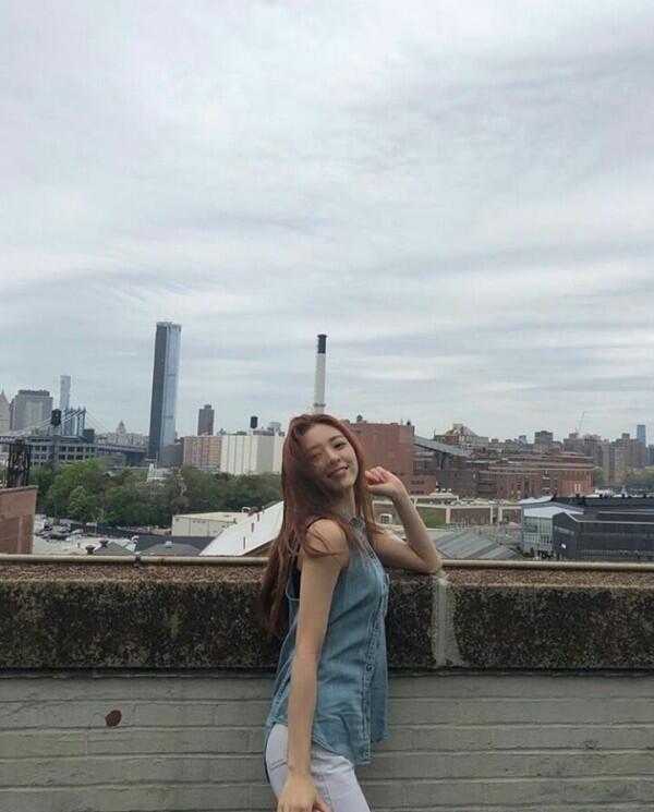 Chic Abis! 10 Outfit Yuna ITZY yang Simpel Ini Bisa Jadi Inspirasi
