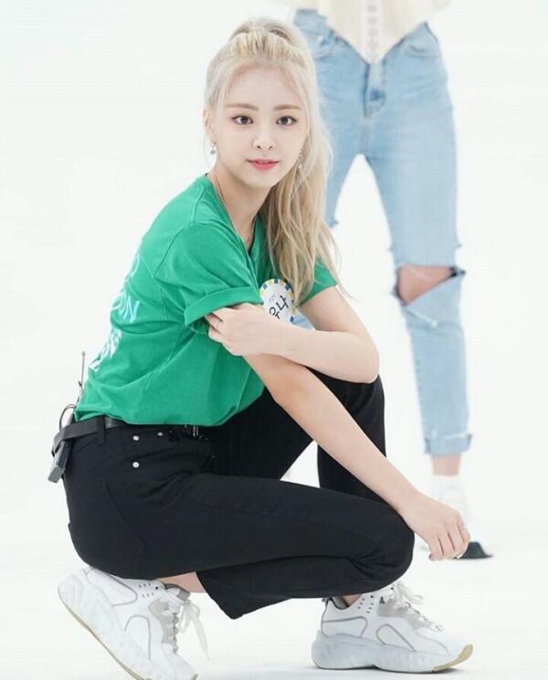 Chic Abis! 10 Outfit Yuna ITZY yang Simpel Ini Bisa Jadi Inspirasi