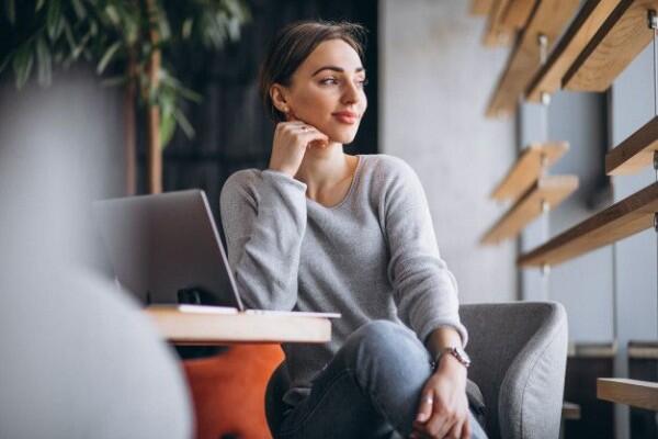 5 Alasan Kenapa Makin Cerdas Seseorang, Makin Susah untuk Jatuh Cinta