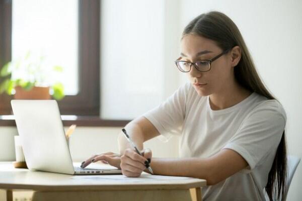 5 Alasan Kenapa Makin Cerdas Seseorang, Makin Susah untuk Jatuh Cinta