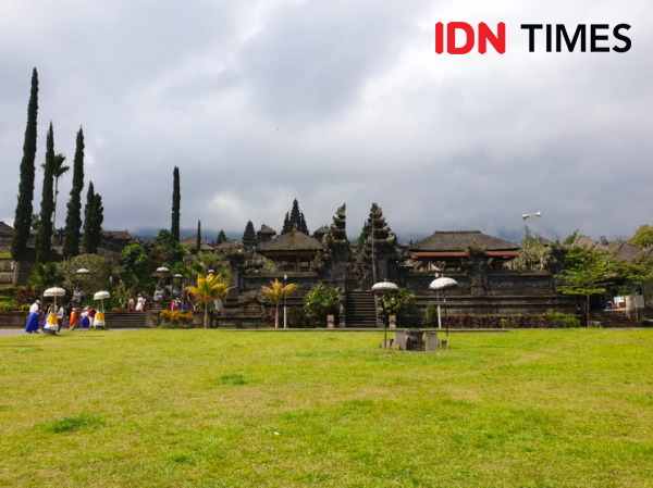 10 Potret Pura Besakih, Wisata Spiritual di Kaki Gunung Agung Bali