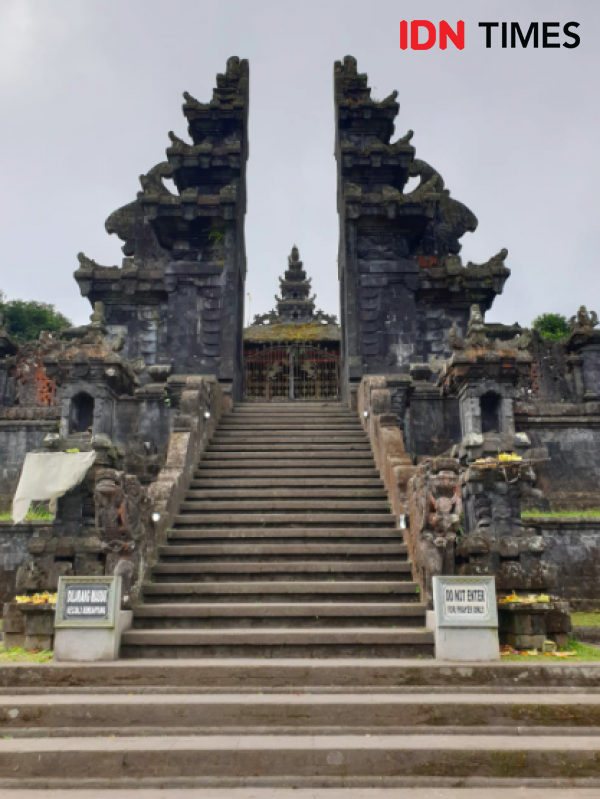10 Potret Pura Besakih, Wisata Spiritual di Kaki Gunung Agung Bali