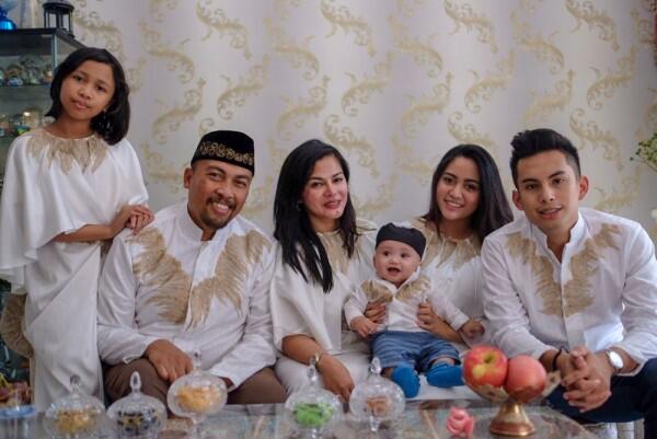Belikan Mobil Mewah, Ini 10 Potret Kedekatan Rachel Vennya dan Mama