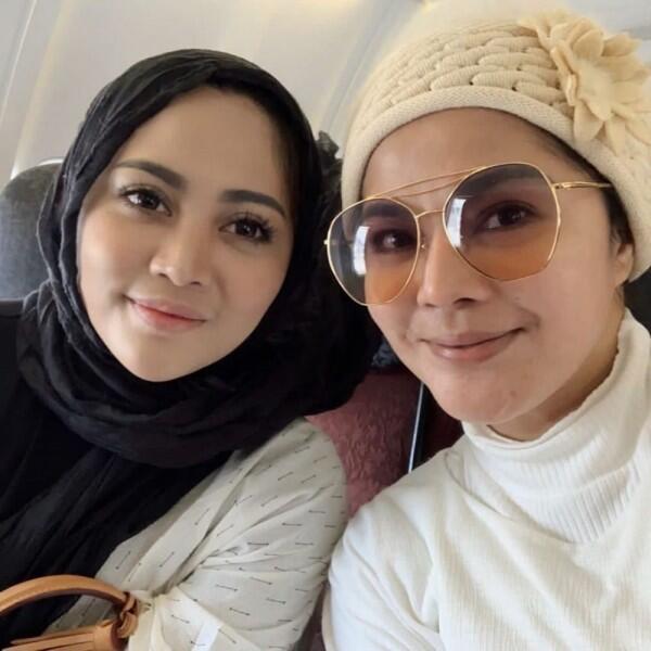 Belikan Mobil Mewah, Ini 10 Potret Kedekatan Rachel Vennya dan Mama