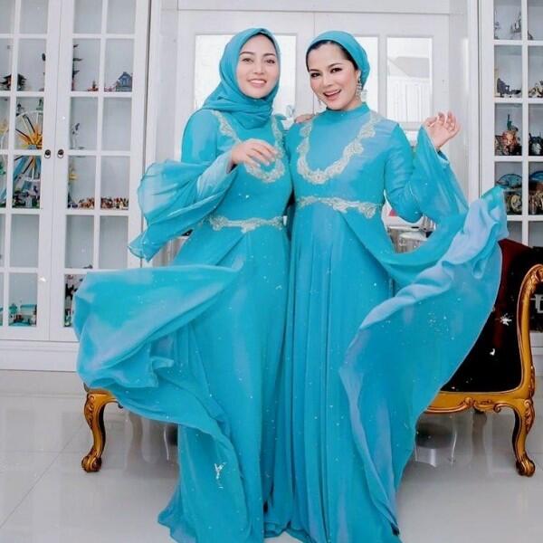 Belikan Mobil Mewah, Ini 10 Potret Kedekatan Rachel Vennya dan Mama
