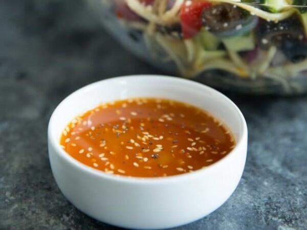 3 Resep Mudah Bikin Dressing Salad, Jadi Lebih Segar dan Nikmat
