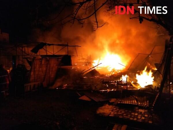Malam Takbiran Iduladha, Pasar Kambing Tanah Abang Kebakaran