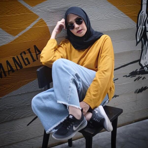 10 Ide Mix & Match Outfit Kuning ala Seleb Mom Indonesia, Cetar!