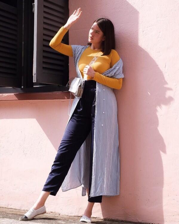 10 Ide Mix & Match Outfit Kuning ala Seleb Mom Indonesia, Cetar!