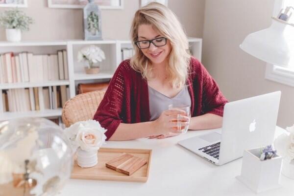 5 Alasan Logis Kenapa Pria Menikahi Perempuan yang Lebih Tua