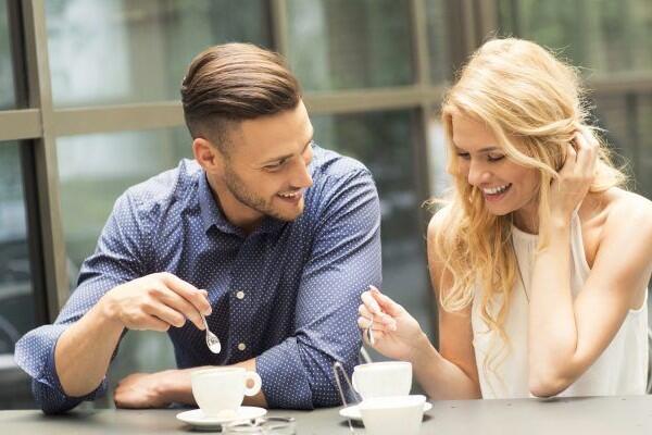 5 Alasan Logis Kenapa Pria Menikahi Perempuan yang Lebih Tua